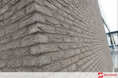 Antracytowa cegła ręcznie formowana, grafitowa cegła na elewację, belgijskie cegły, cegły Belgia, 